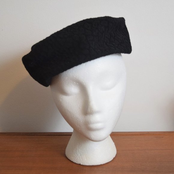 1950s 1960s "L.T." Black Felt Pillbox Hat - Picture 1 of 8
